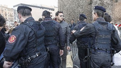 Sfruttano migranti in sicurezza concerti Sfruttano migranti in sicurezza concerti