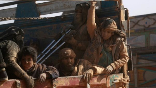 Dans l'est syrien, comment filtrer les jihadistes de l'EI qui fuient parmi les civils? Dans l'est syrien, comment filtrer les jihadistes de l'EI qui fuient parmi les civils?