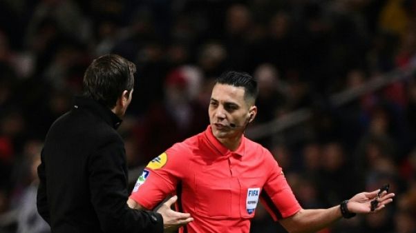 Faute sur Kehrer (PSG): l'arbitre fait son mea culpa, après la polémique Faute sur Kehrer (PSG): l'arbitre fait son mea culpa, après la polémique