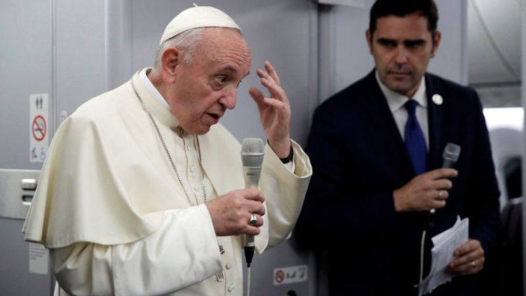 Pope says he will not change priest celibacy rules