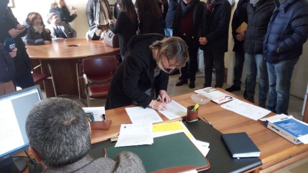 Vibo, si dimettono 27 consiglieri Comune Vibo, si dimettono 27 consiglieri Comune