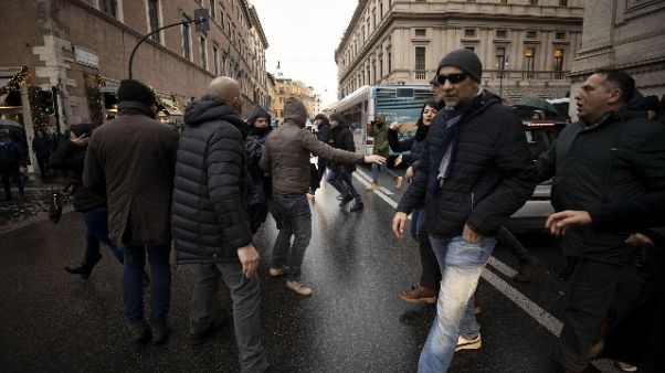 Proteste Ncc a Roma, non ce ne andiamo Proteste Ncc a Roma, non ce ne andiamo