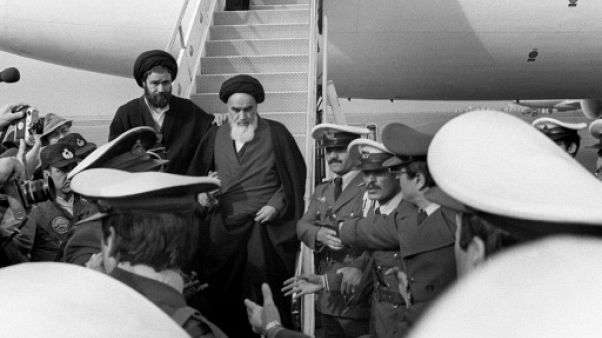 L'ayatollah Khomeiny arrive à l'aéroport de Téhéran le 1er février 1979 L'ayatollah Khomeiny arrive à l'aéroport de Téhéran le 1er février 1979
