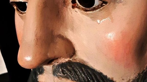 'Lacrime' su volto statua S.Francesco 'Lacrime' su volto statua S.Francesco