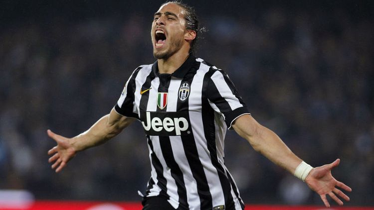 Uruguay defender Caceres joins Juventus for third time