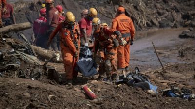 Brésil: la boue de Brumadinho commence à rendre les corps Brésil: la boue de Brumadinho commence à rendre les corps