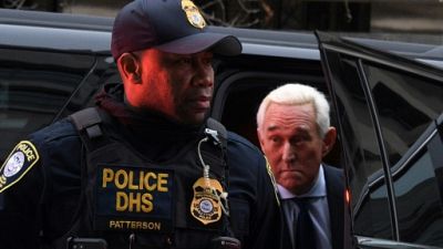 Enquête russe: un fidèle de Trump se défend au tribunal Enquête russe: un fidèle de Trump se défend au tribunal