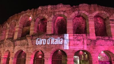 Giro: a Verona Arena illuminata di rosa Giro: a Verona Arena illuminata di rosa