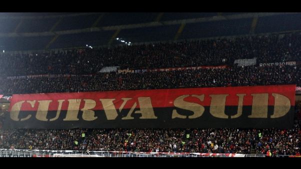 C.Italia: cori Curva Milan contro Napoli C.Italia: cori Curva Milan contro Napoli