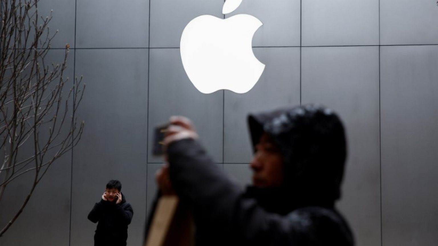 Apple sees U.S.-China tensions easing, services business growing
