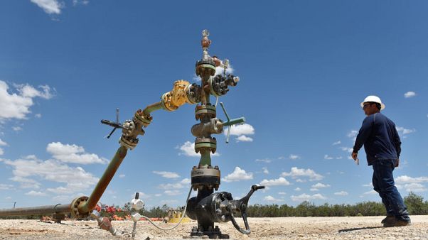 Oil stable as economic outlook weighs, Venezuela concerns support Oil stable as economic outlook weighs, Venezuela concerns support