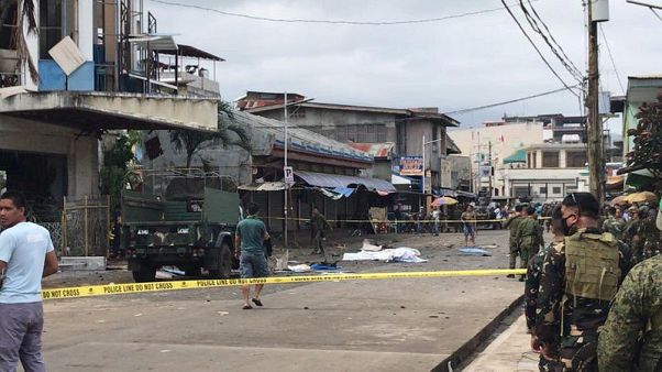 الفلبين تدعو للهدوء بعد مقتل شخصين في هجوم بقنبلة على مسجد الفلبين تدعو للهدوء بعد مقتل شخصين في هجوم بقنبلة على مسجد