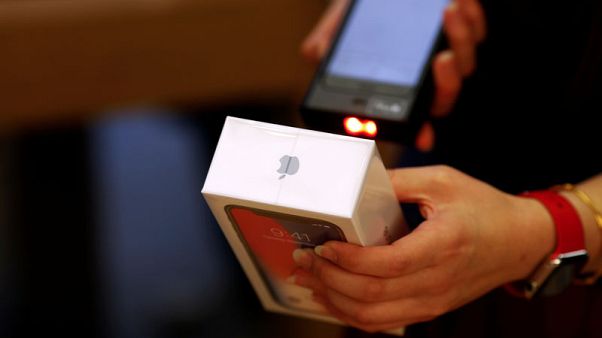 Apple lowers some iPhone prices outside U.S. to offset strong dollar Apple lowers some iPhone prices outside U.S. to offset strong dollar