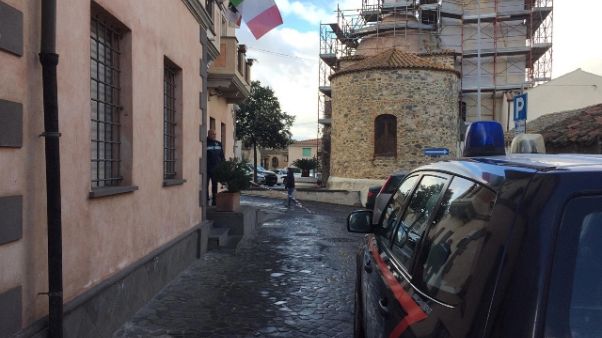 Fucilata contro municipio nel Nuorese Fucilata contro municipio nel Nuorese