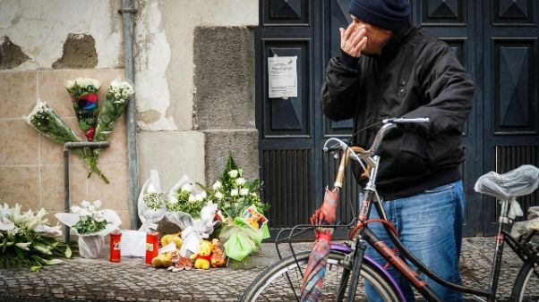 Bimbo ucciso con calci, pugni e scopa Bimbo ucciso con calci, pugni e scopa
