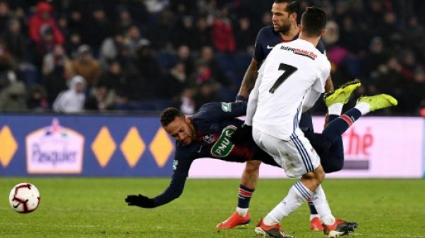 Neymar blessé: le cauchemar de la saison dernière s'éloigne Neymar blessé: le cauchemar de la saison dernière s'éloigne