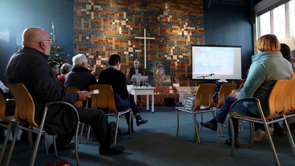 Marathon church session ends as Dutch let Armenian family stay Marathon church session ends as Dutch let Armenian family stay