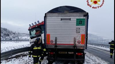 Neve, soccorsi automobilisti in Maremma Neve, soccorsi automobilisti in Maremma