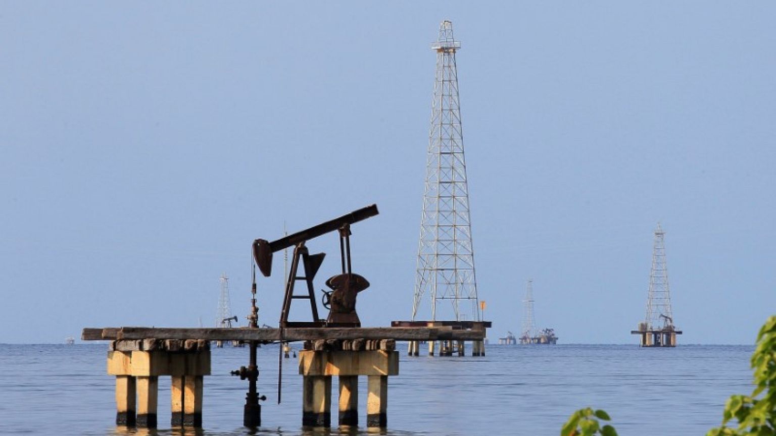 Global oil industry braces for turmoil from U.S. crackdown on Venezuela