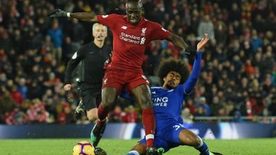 Angleterre: Liverpool n'en profite qu'à moitié, Chelsea en crise Angleterre: Liverpool n'en profite qu'à moitié, Chelsea en crise