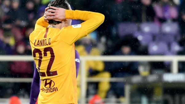 Roma contestata dai tifosi a Trigoria Roma contestata dai tifosi a Trigoria