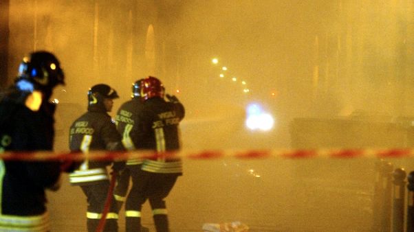 Roulotte in fiamme a Reggio, no feriti Roulotte in fiamme a Reggio, no feriti