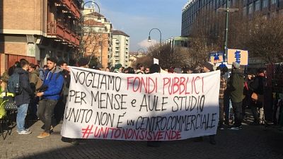 Studenti contro fast food a Torino
