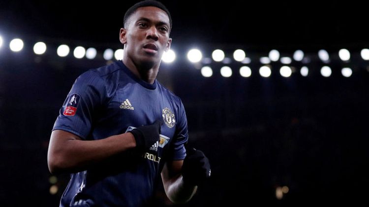Martial extends Manchester United deal to 2024