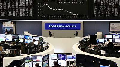 الأسهم الأوروبية تغلق مستقرة بعد جلسة متقلبة