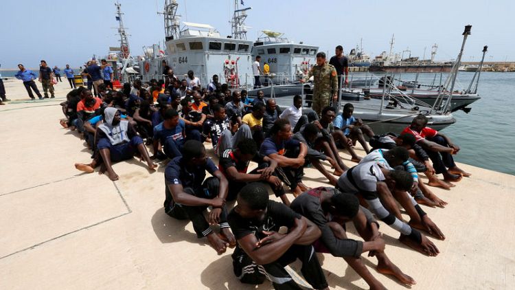 جهود الإغاثة لا تخفف محنة المهاجرين العالقين في ليبيا