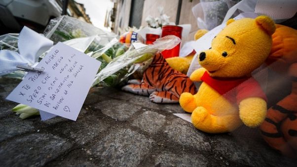Bimbo ucciso: indagini su ruolo madre Bimbo ucciso: indagini su ruolo madre