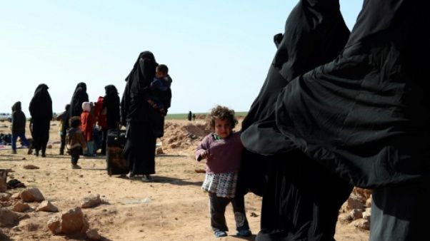 Syrie: un jihadiste allemand arrêté par les forces anti-EI (épouses) Syrie: un jihadiste allemand arrêté par les forces anti-EI (épouses)