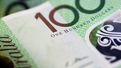 الدولار الأسترالي واليوان يهبطان بفعل بيانات صينية