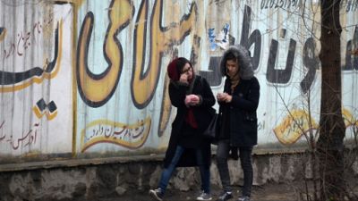Deux jeunes Afghanes dans une rue de Kaboul, le 30 janvier 2019 Deux jeunes Afghanes dans une rue de Kaboul, le 30 janvier 2019