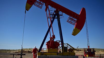 النفط يصعد 3% بدعم من بيانات الوظائف في أمريكا وعقوبات فنزويلا