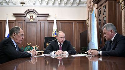 روسيا تعلق العمل بمعاهدة القوى النووية متوسطة المدى