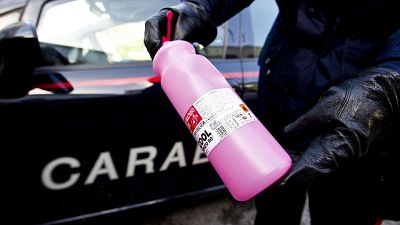 Tenta di dar fuoco a moglie, arrestato Tenta di dar fuoco a moglie, arrestato