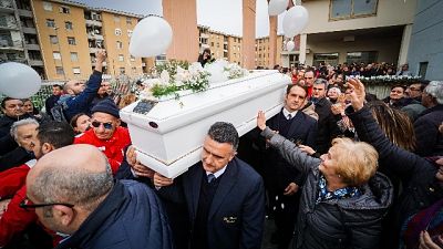 Bimbo ucciso, madre va via scortata Bimbo ucciso, madre va via scortata