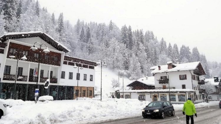 Ancora neve su Dolomiti, in quota 1,5 m.