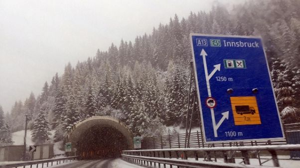 Caos neve Alto Adige: riapre la statale Caos neve Alto Adige: riapre la statale