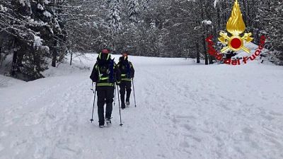 Maltempo:soccorso con ciaspole e sci Maltempo:soccorso con ciaspole e sci