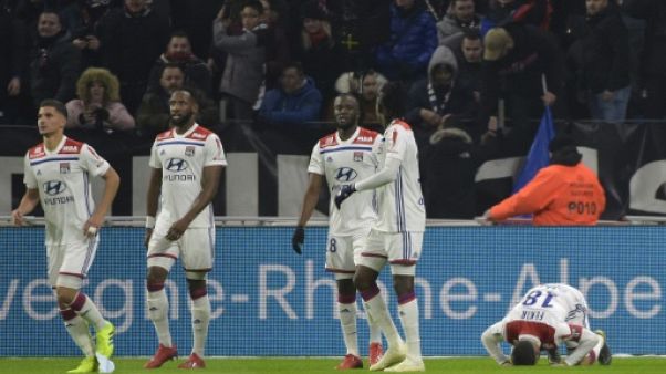 Ligue 1: l'ogre parisien dévoré à Lyon, derby explosif à Nîmes Ligue 1: l'ogre parisien dévoré à Lyon, derby explosif à Nîmes