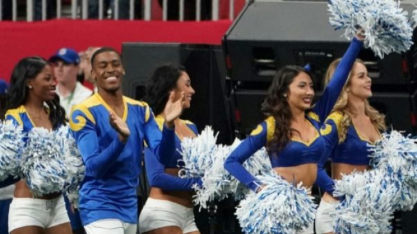 Super Bowl: petite victoire des Rams grâce à leurs "pom-pom boys" Super Bowl: petite victoire des Rams grâce à leurs "pom-pom boys"