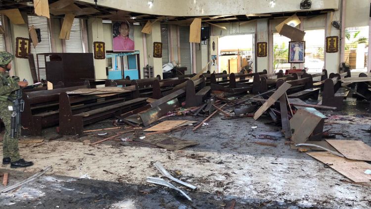 شرطة الفلبين: استسلام 5 من جماعة أبو سياف المشتبه بتورطها في تفجير كنيسة