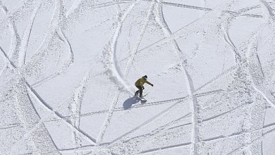 Snowboarder 24enne morto sotto valanga Snowboarder 24enne morto sotto valanga
