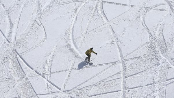 Snowboarder 24enne morto sotto valanga Snowboarder 24enne morto sotto valanga