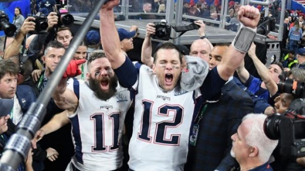 Tom Brady (n°12), vainqueur dimanche de son sixième Super Bowl Tom Brady (n°12), vainqueur dimanche de son sixième Super Bowl
