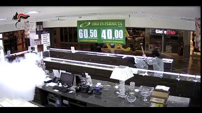 Assalto in gioielleria, 3 arresti a Bari Assalto in gioielleria, 3 arresti a Bari