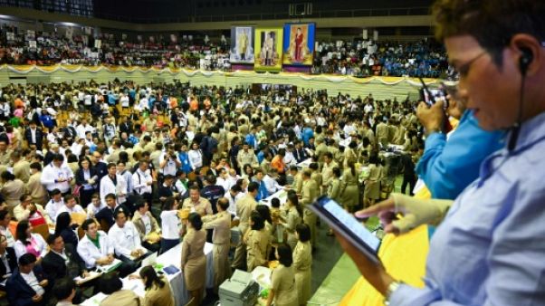 En Thaïlande, afflux de candidats aux premières législatives depuis le coup d'Etat En Thaïlande, afflux de candidats aux premières législatives depuis le coup d'Etat