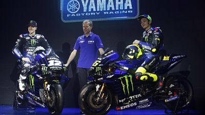Yamaha nera e blu, Rossi "Mi piace" Yamaha nera e blu, Rossi "Mi piace"